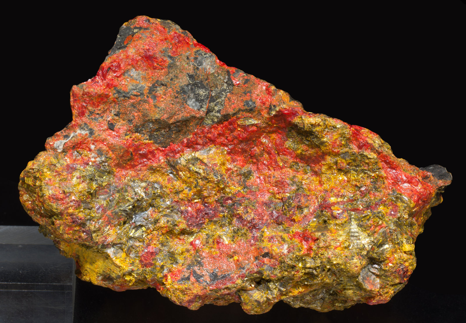 specimens/s_imagesAE6/Getchellite-RQ61AE6f.jpg