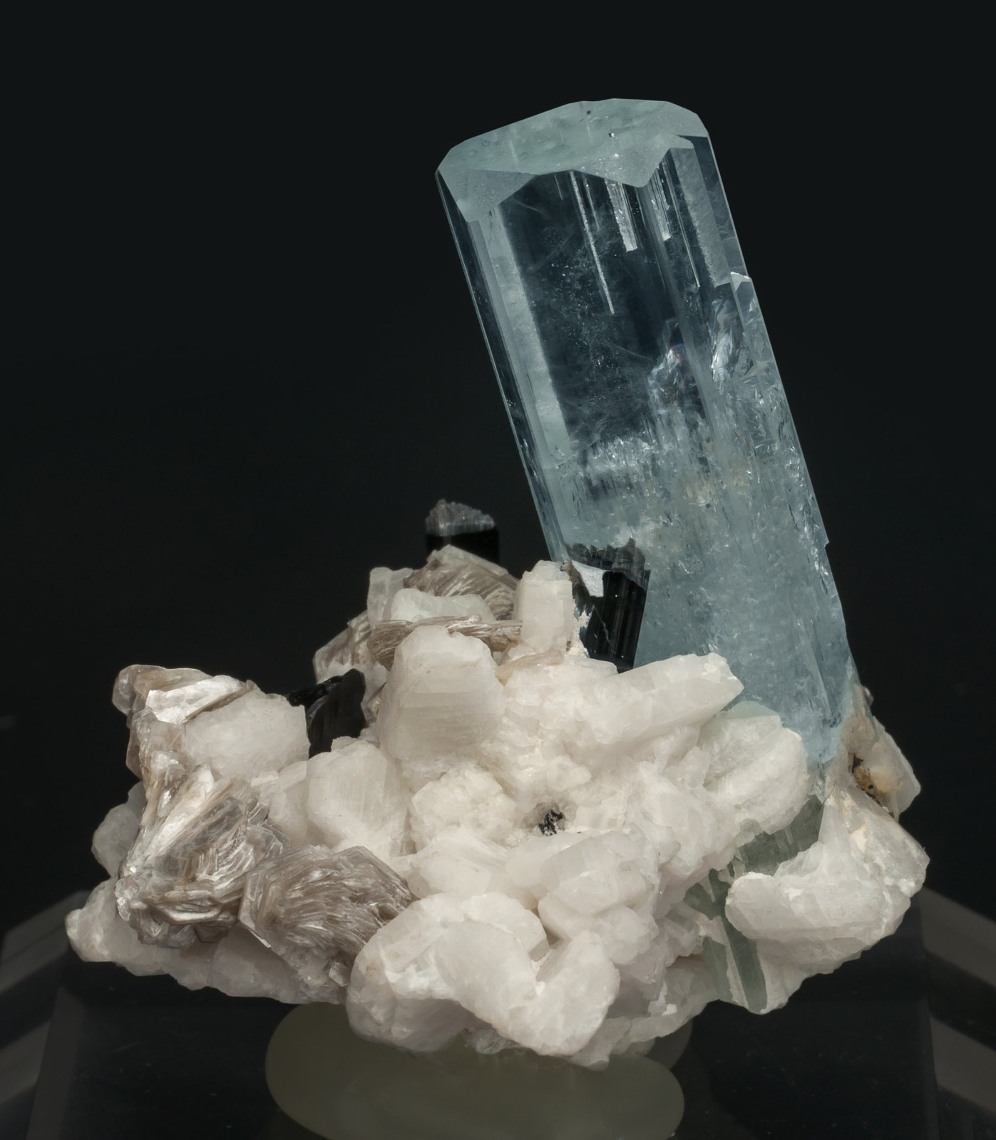 specimens/s_imagesAE7/Beryl_aquamarine-MK99AE7r.jpg