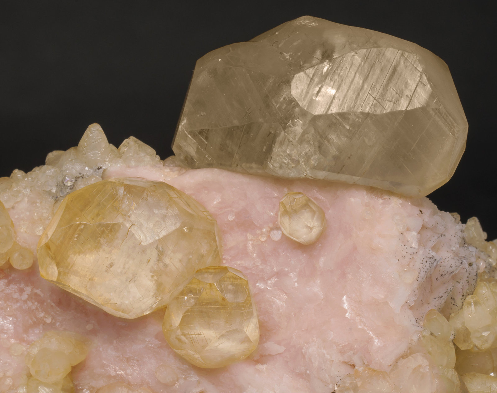 specimens/s_imagesAE7/Calcite-NA67AE7d.jpg