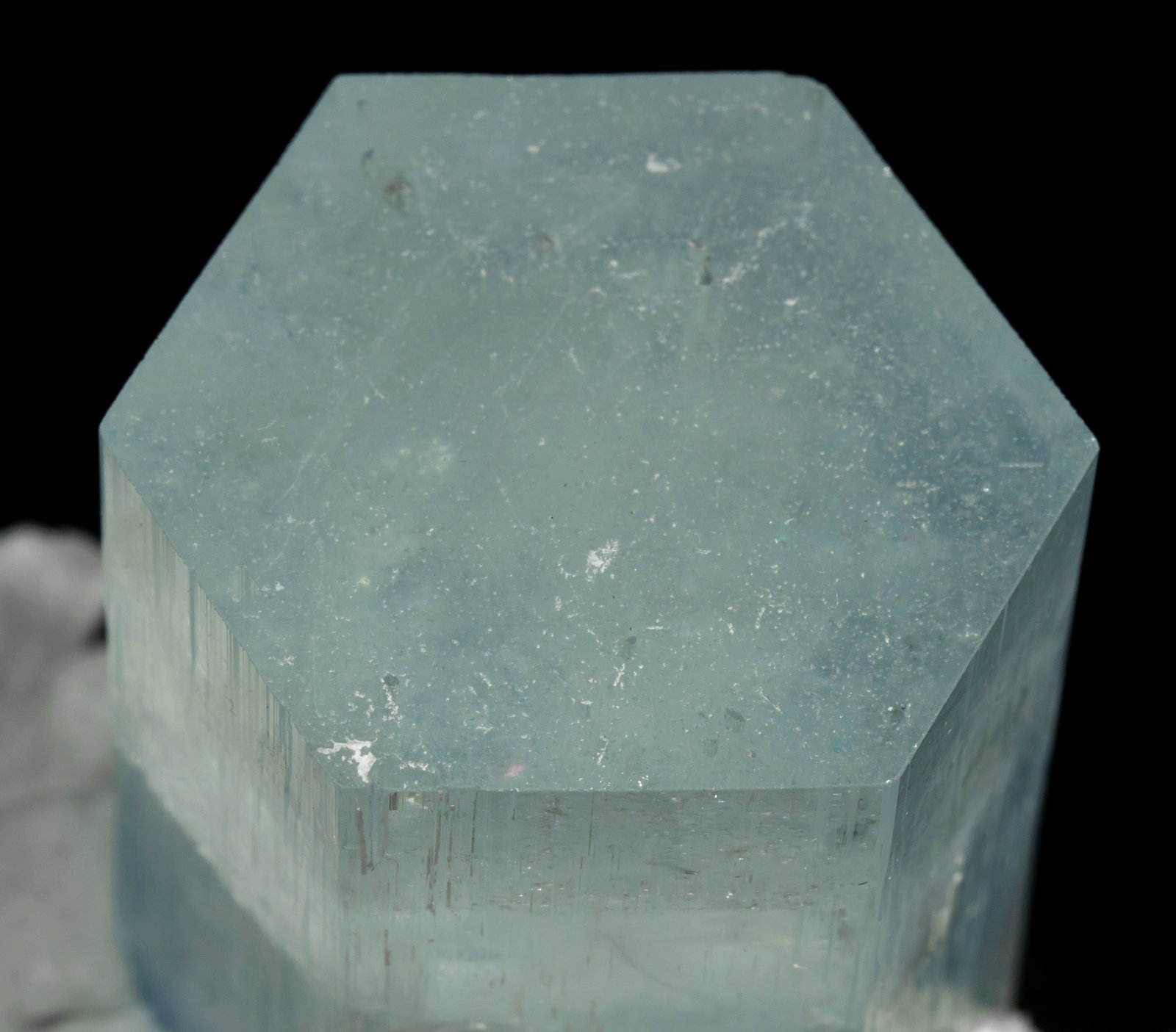 specimens/s_imagesAF0/Beryl_aquamarine-MT46AF0t.jpg