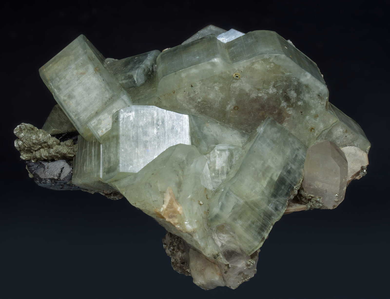 specimens/s_imagesAF0/Fluorapatite-TF26AF0f.jpg