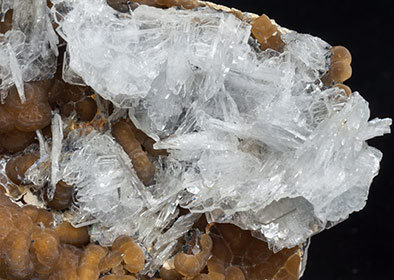 Siderite (variety sphrosiderite) with Baryte. 