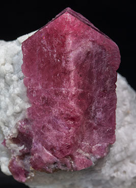 Spinel with Calcite. 