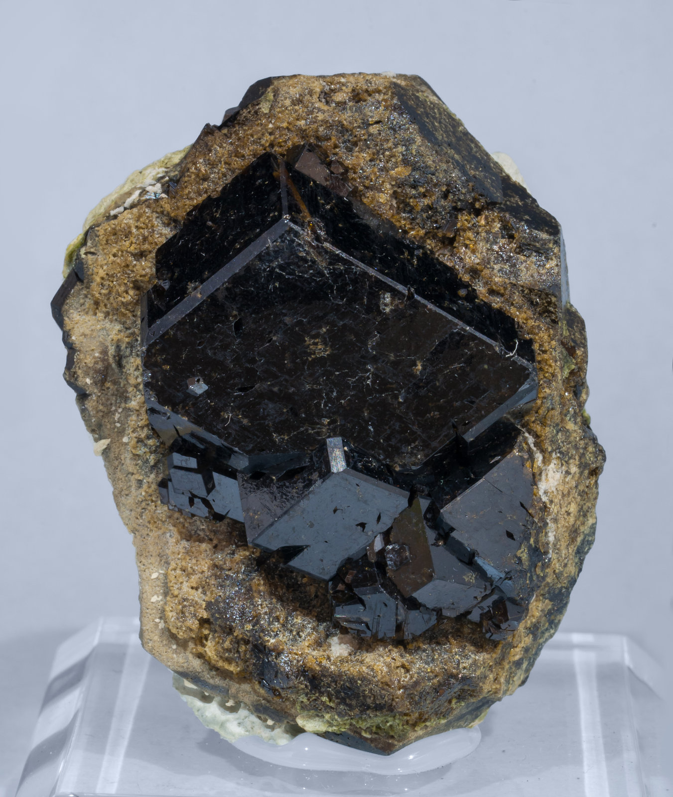 specimens/s_imagesAF8/Andradite-TL96AF8f.jpg