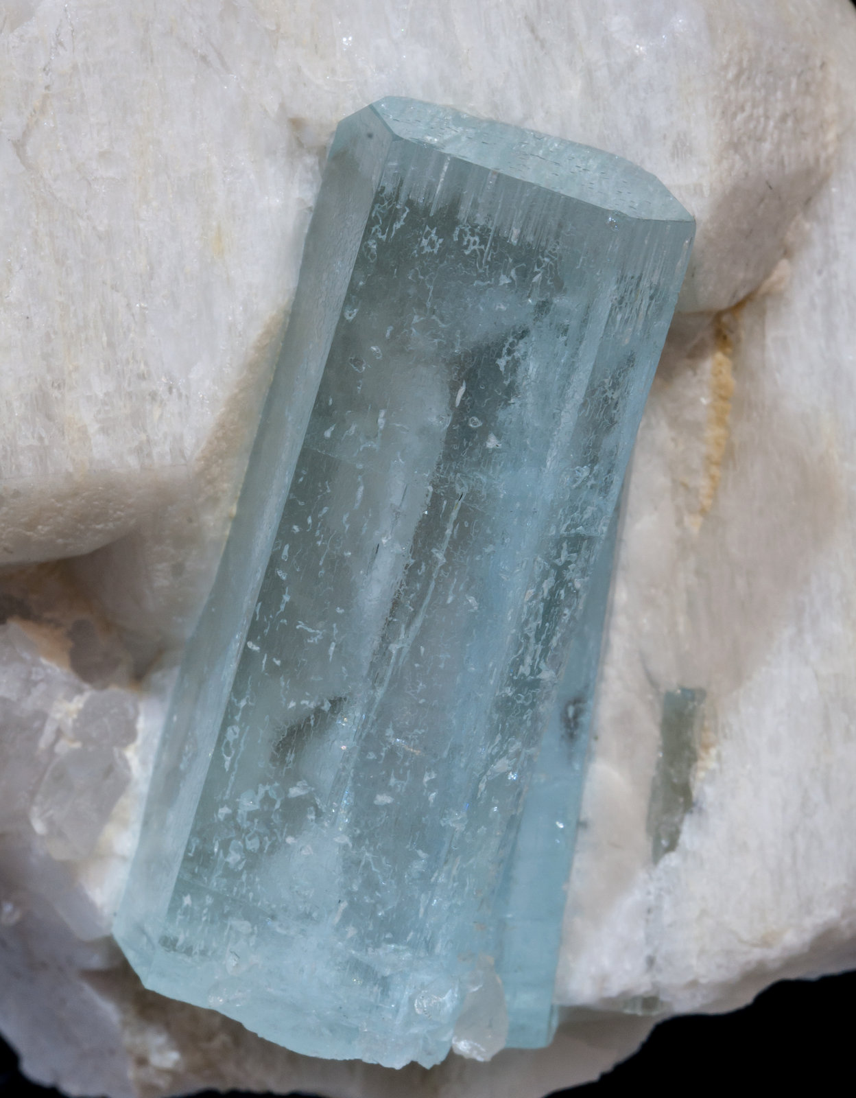 specimens/s_imagesAF8/Beryl_aquamarine-MF99AF8d.jpg