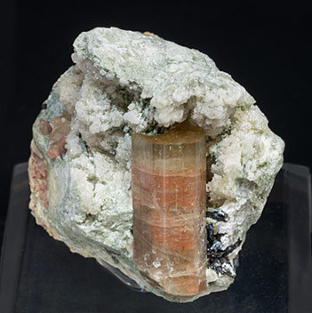 Fluorapatite on Prehnite. 