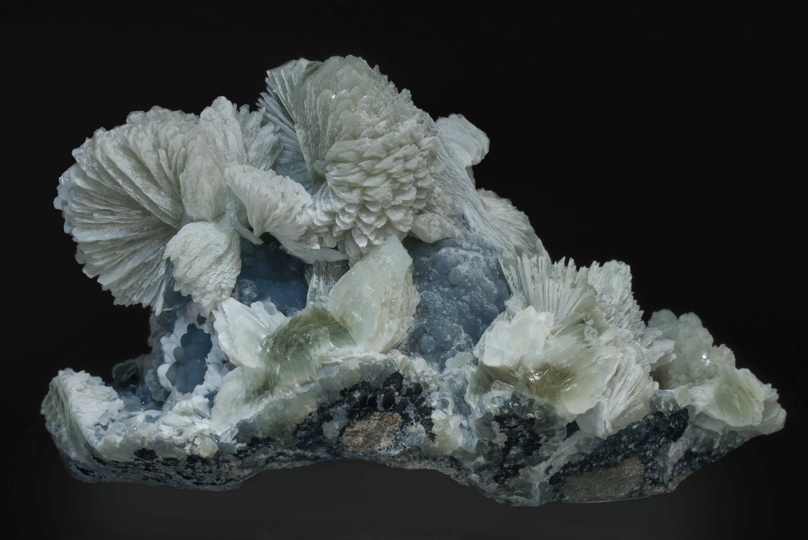 specimens/s_imagesAG4/Tarbuttite-MD74AG4r.jpg