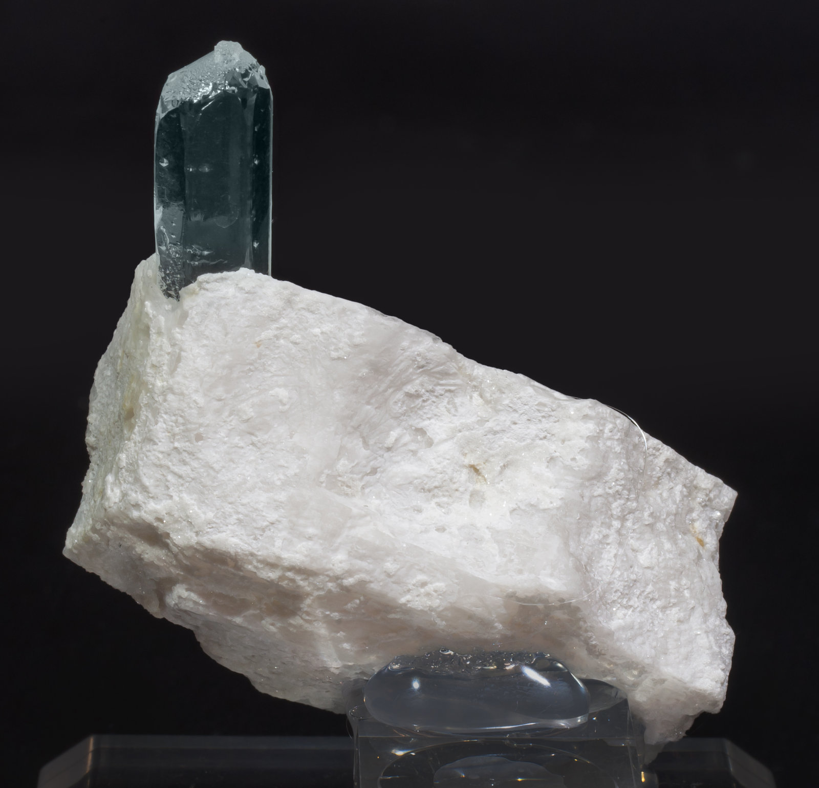 specimens/s_imagesAG7/Beryl_aquamarine-NY37AG7r.jpg