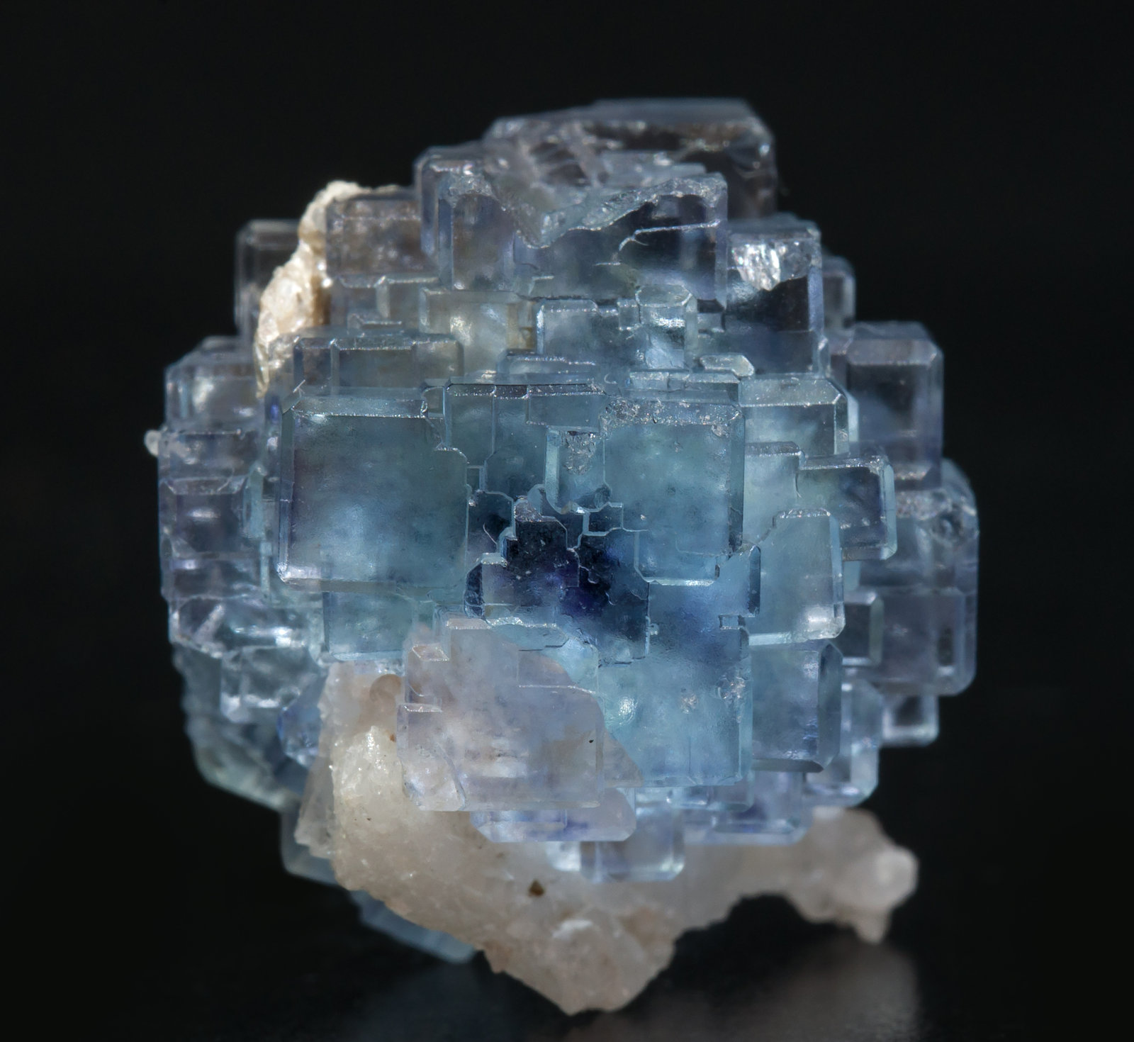 specimens/s_imagesAH4/Fluorite-NK27AH4f.jpg