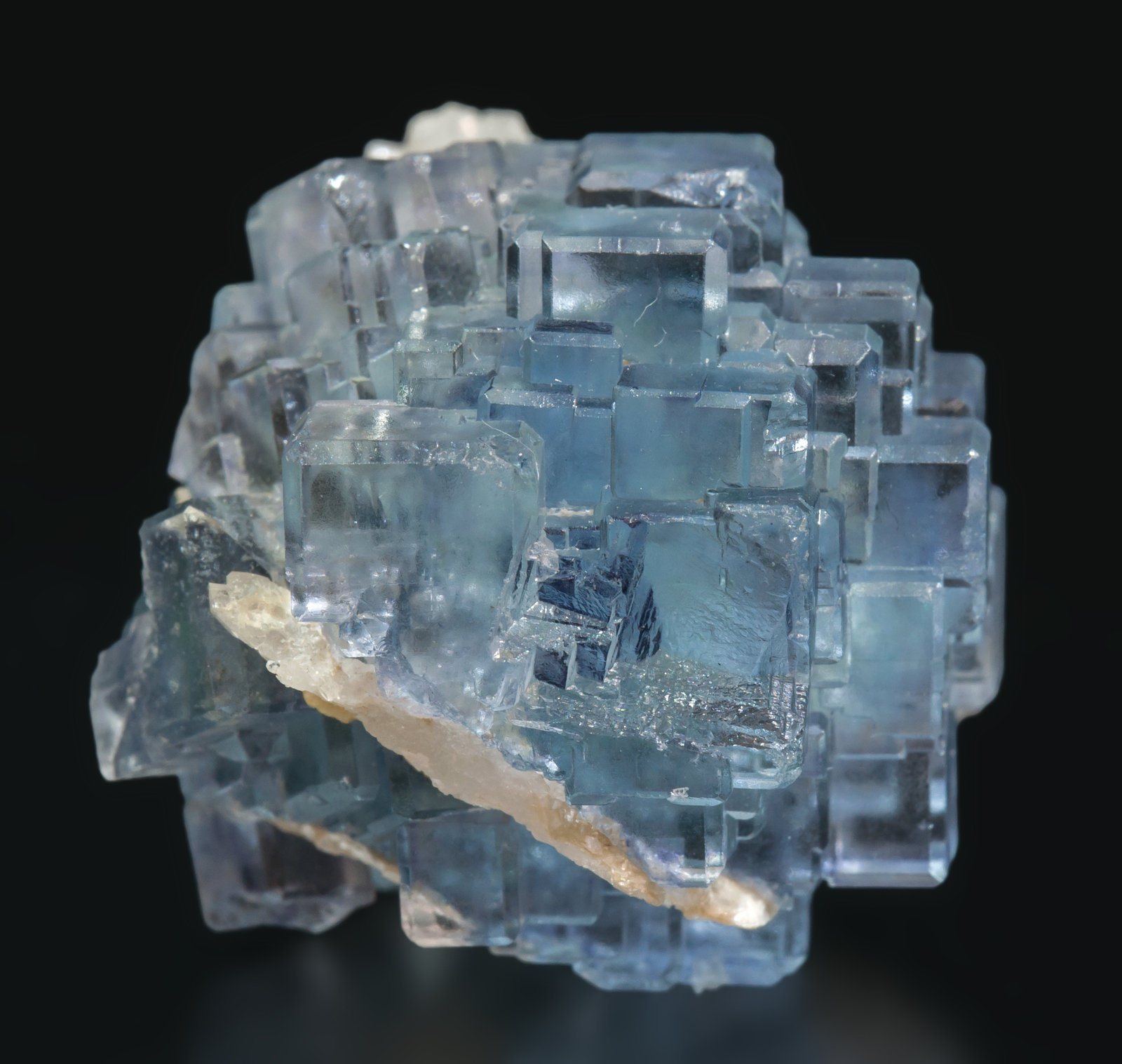 specimens/s_imagesAH4/Fluorite-NK27AH4s2.jpg