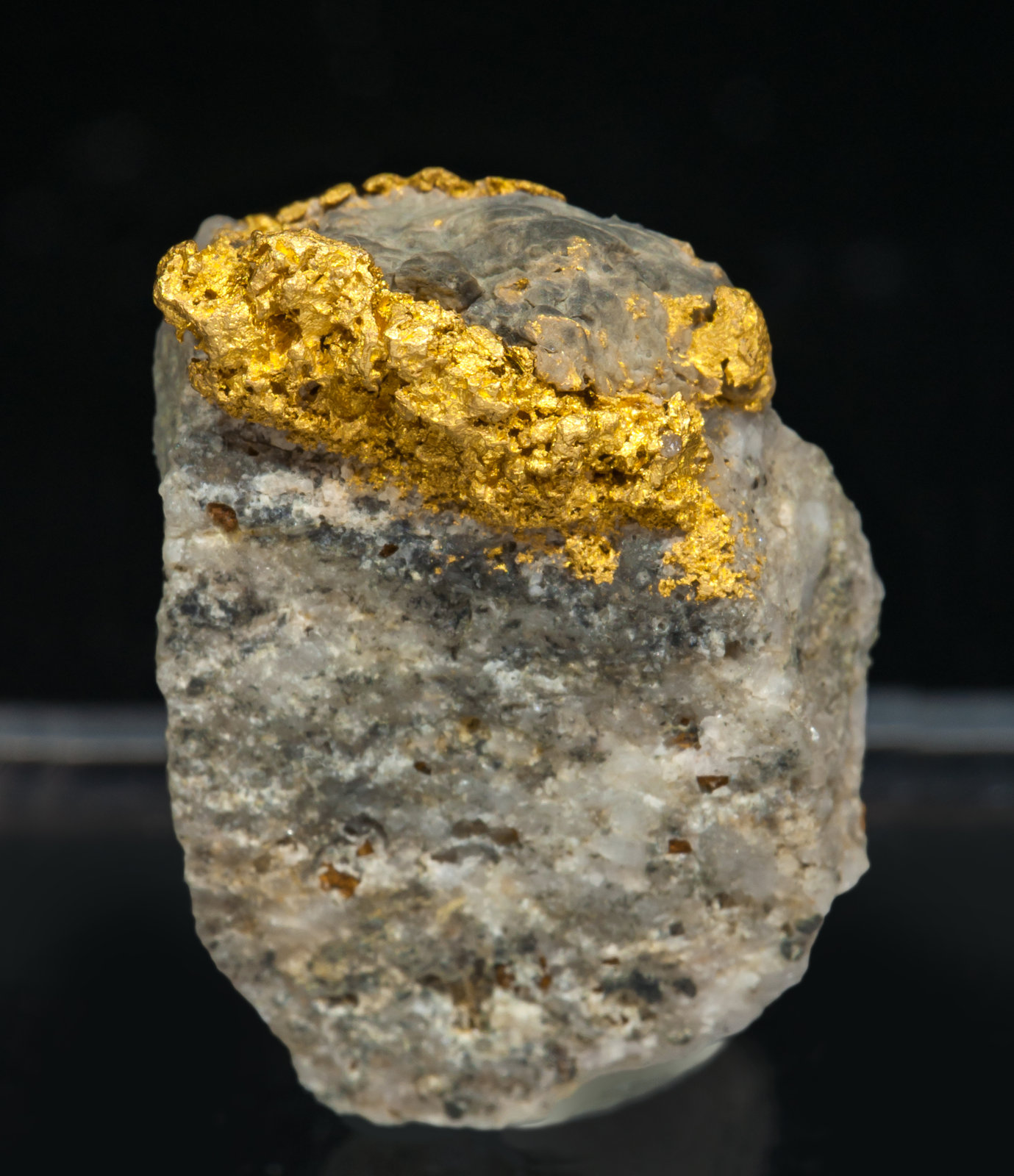 specimens/s_imagesAH4/Gold-NM68AH4f.jpg