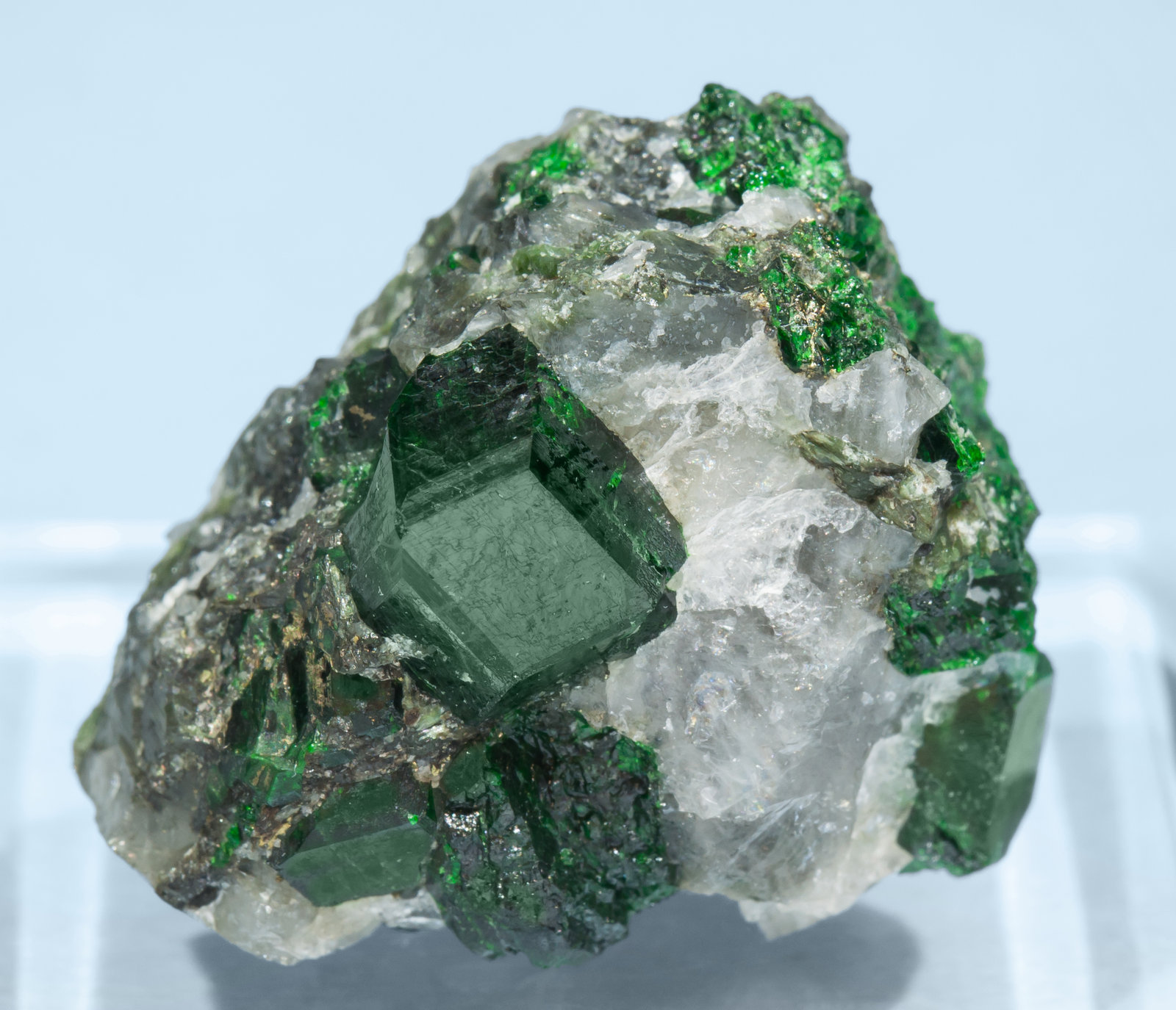 specimens/s_imagesAH5/Uvarovite-CE27AH5f.jpg