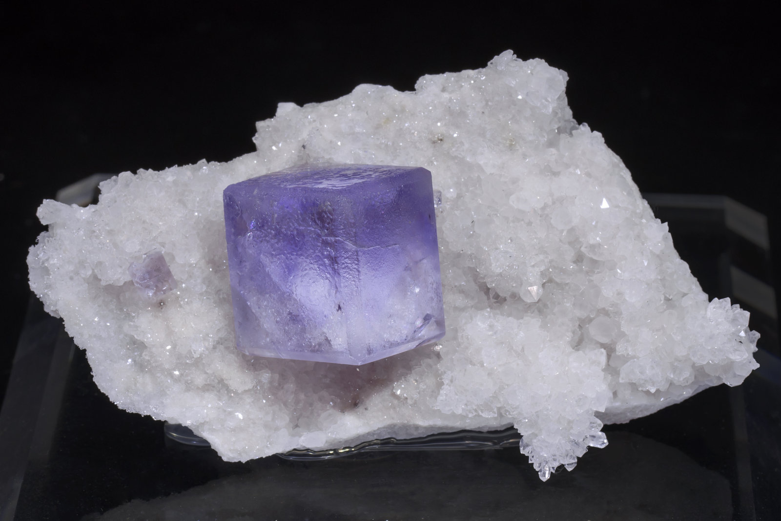 specimens/s_imagesAH7/Fluorite-NK89AH7f.jpg