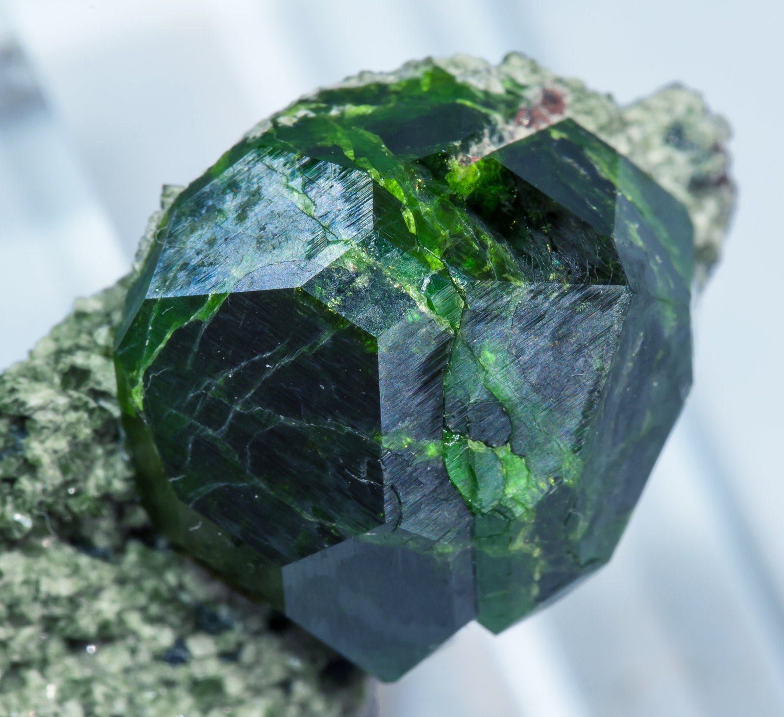specimens/s_imagesAH9/Andradite_demantoid-EF99AH9d1.jpg