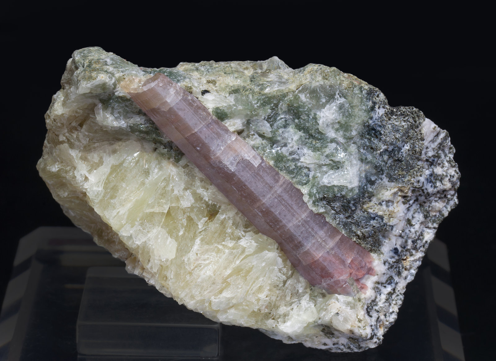 specimens/s_imagesAI0/Fluorapatite-NB13AI0f.jpg