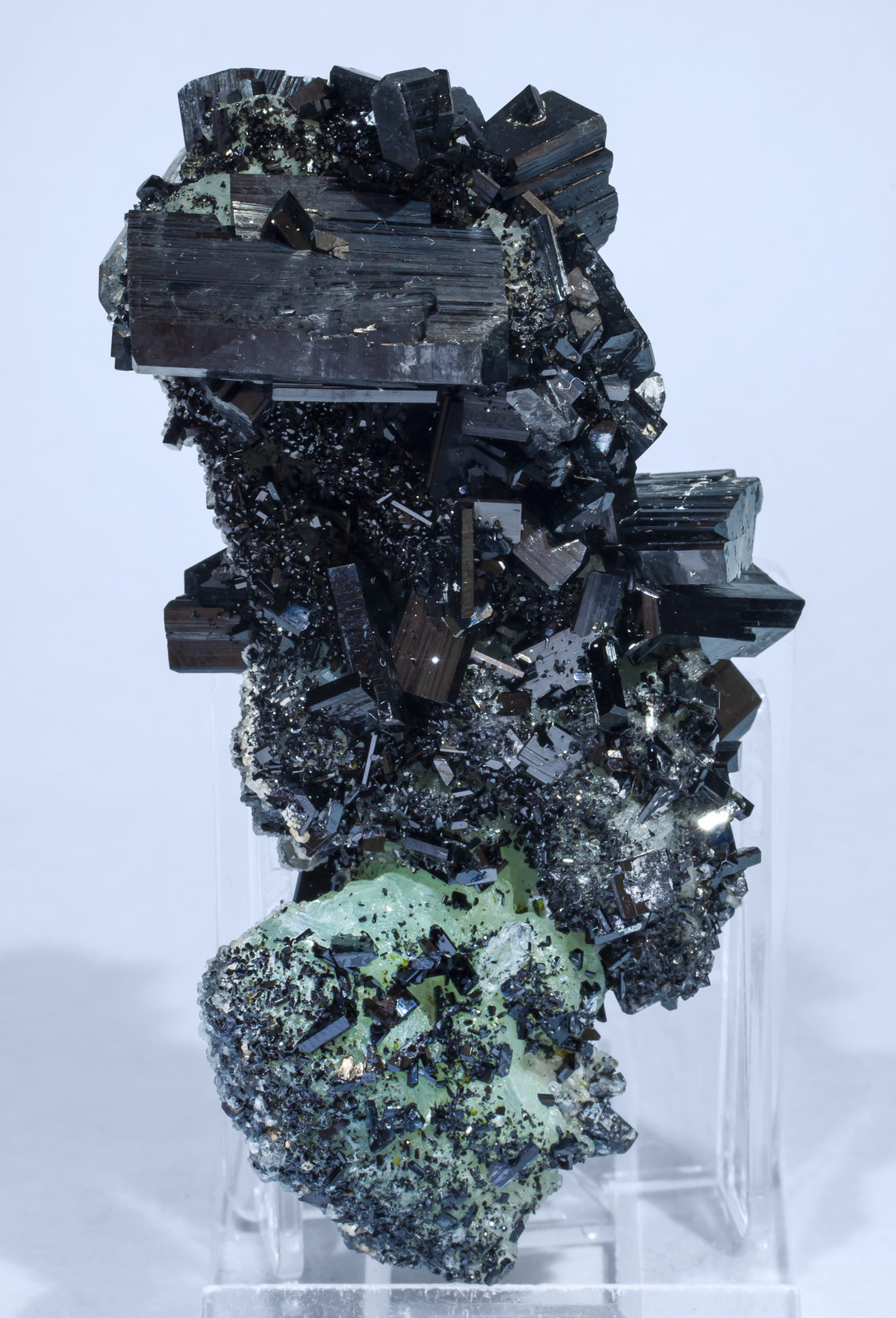 specimens/s_imagesAI3/Babingtonite-CB51AI3f.jpg