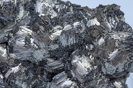 Pyrolusite with Roman�chite. 