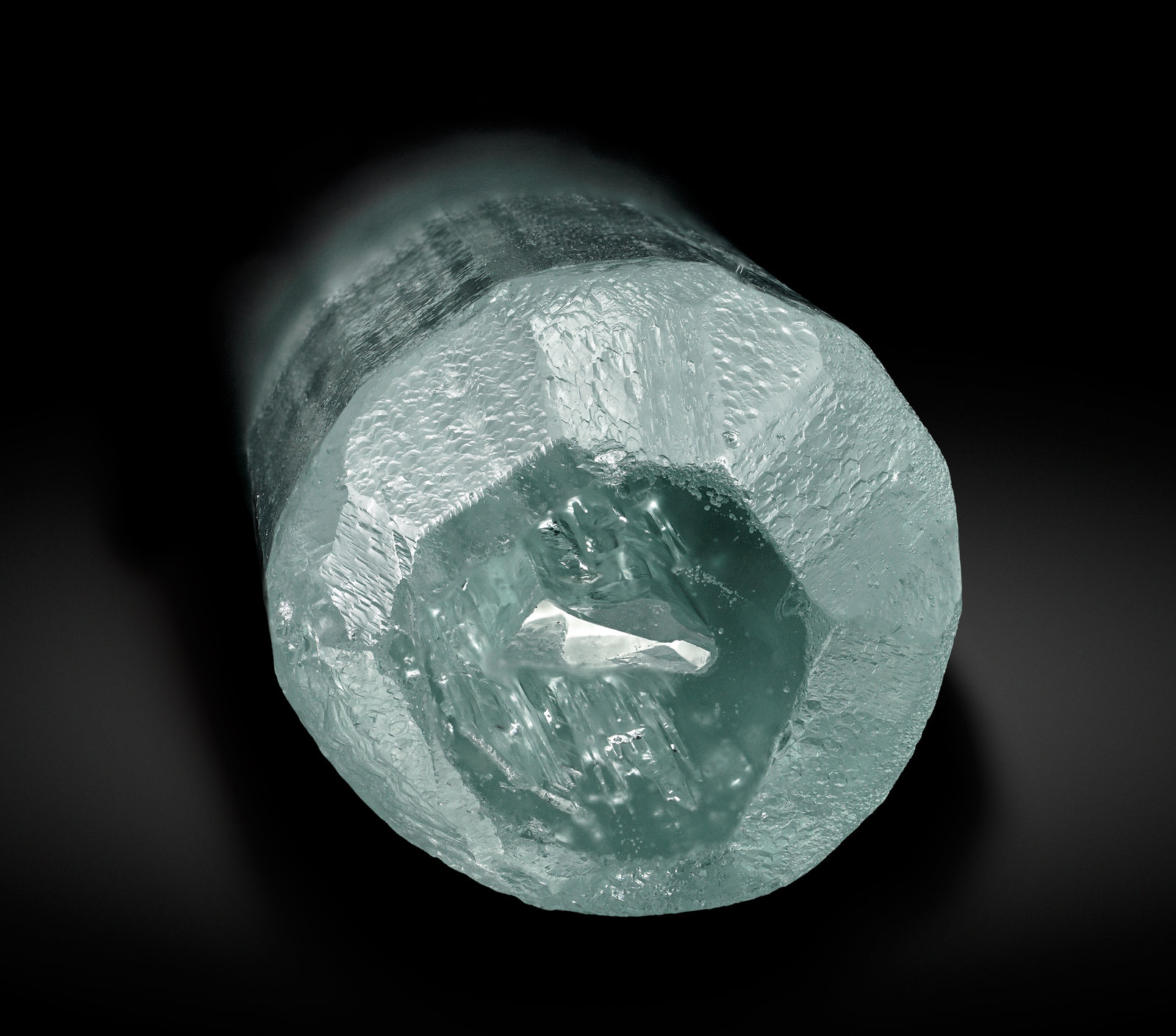 specimens/s_imagesAI6/Beryl_aquamarine-ME68AI6_5210_t.jpg