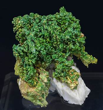 Pyromorphite with Baryte. Front