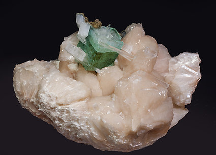 Fluorapophyllite-(K) with Scolecite and Stilbite-Ca. 