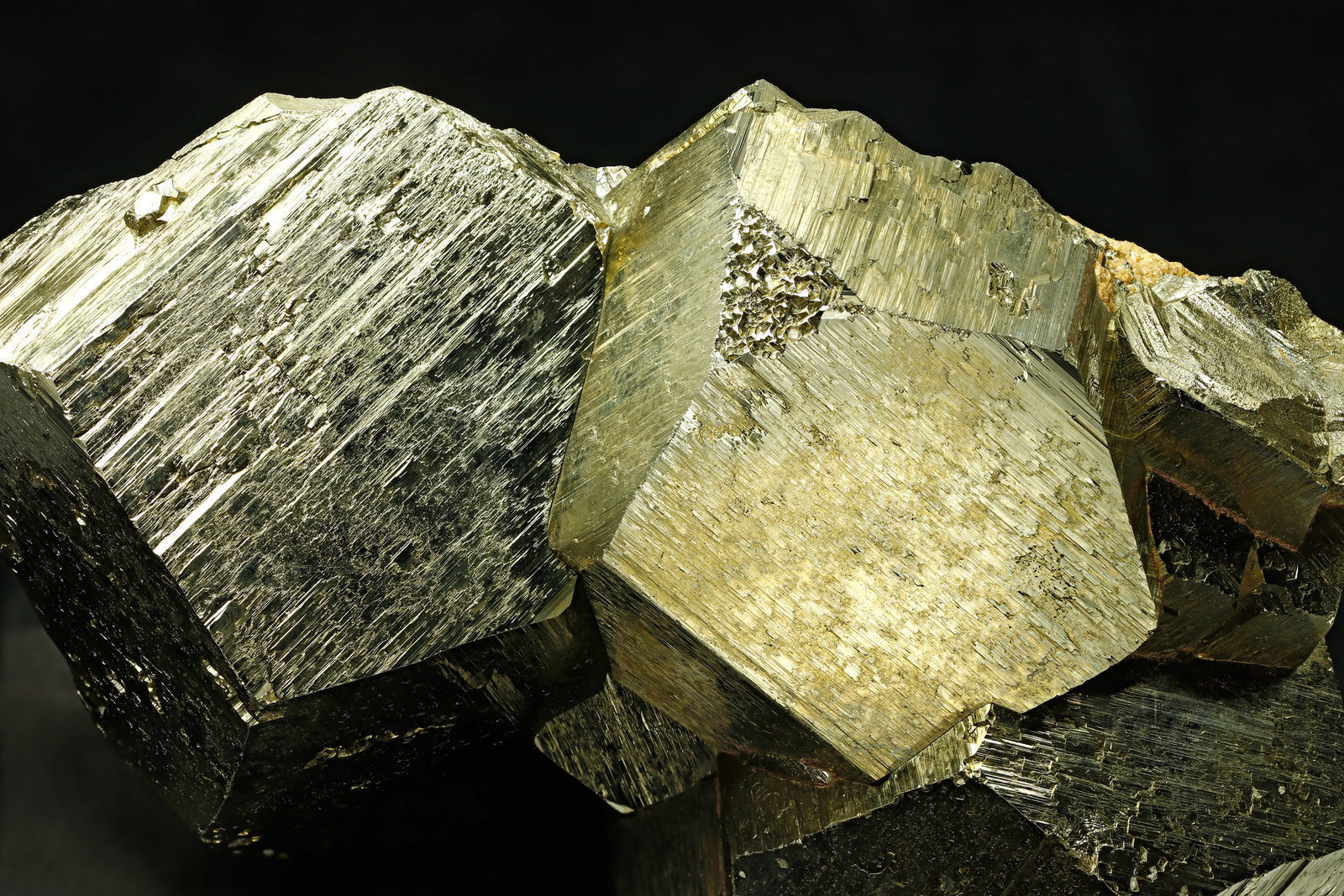 specimens/s_imagesAI9/Pyrite-MC56AI9_5861_d.jpg