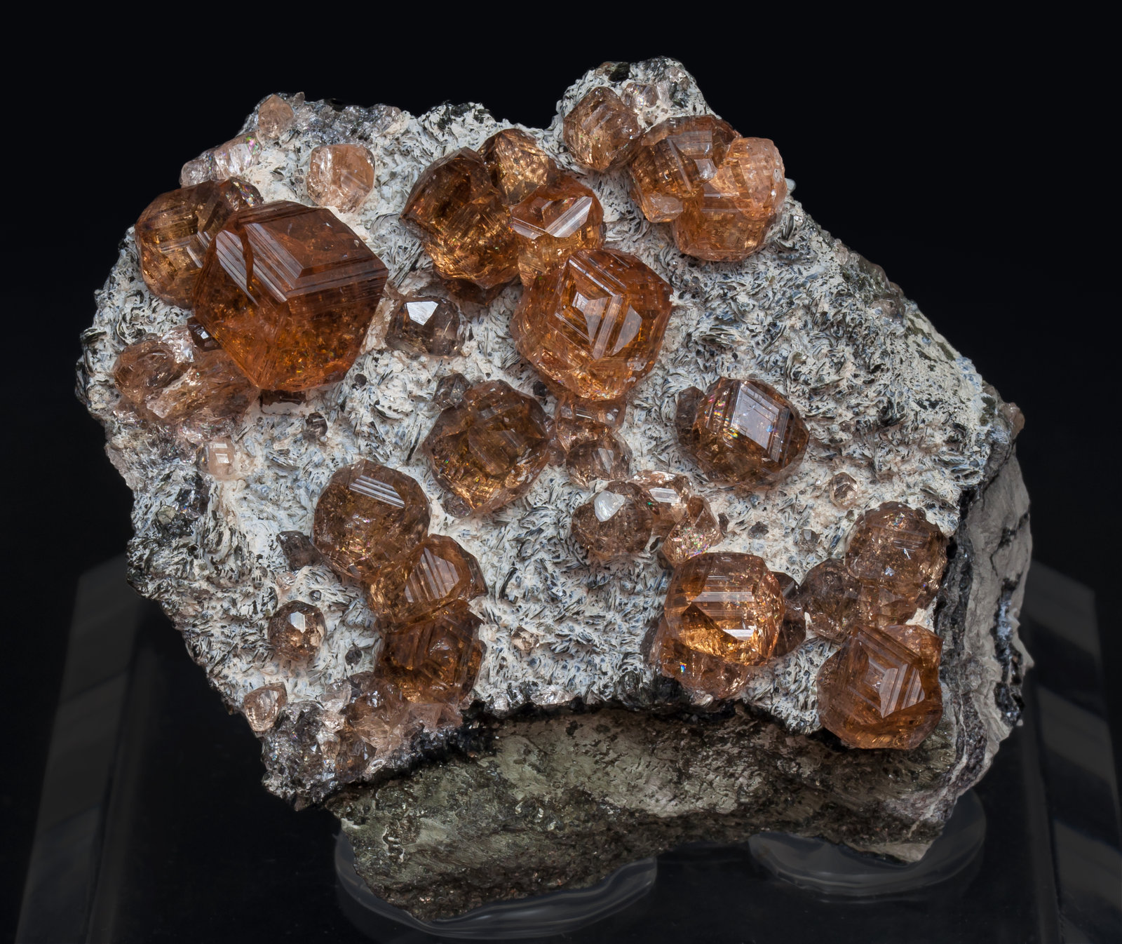 specimens/s_imagesAJ0/Grossular_hessonite-MK68AJ0f.jpg
