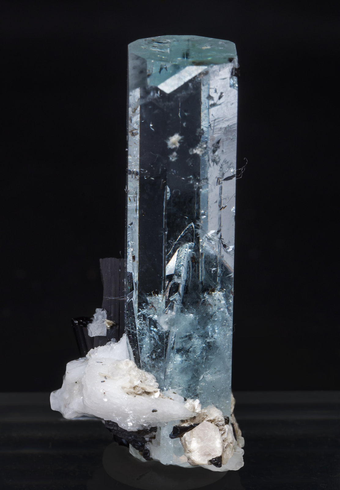 specimens/s_imagesAJ1/Beryl_aquamarine-MB48AJ1s.jpg