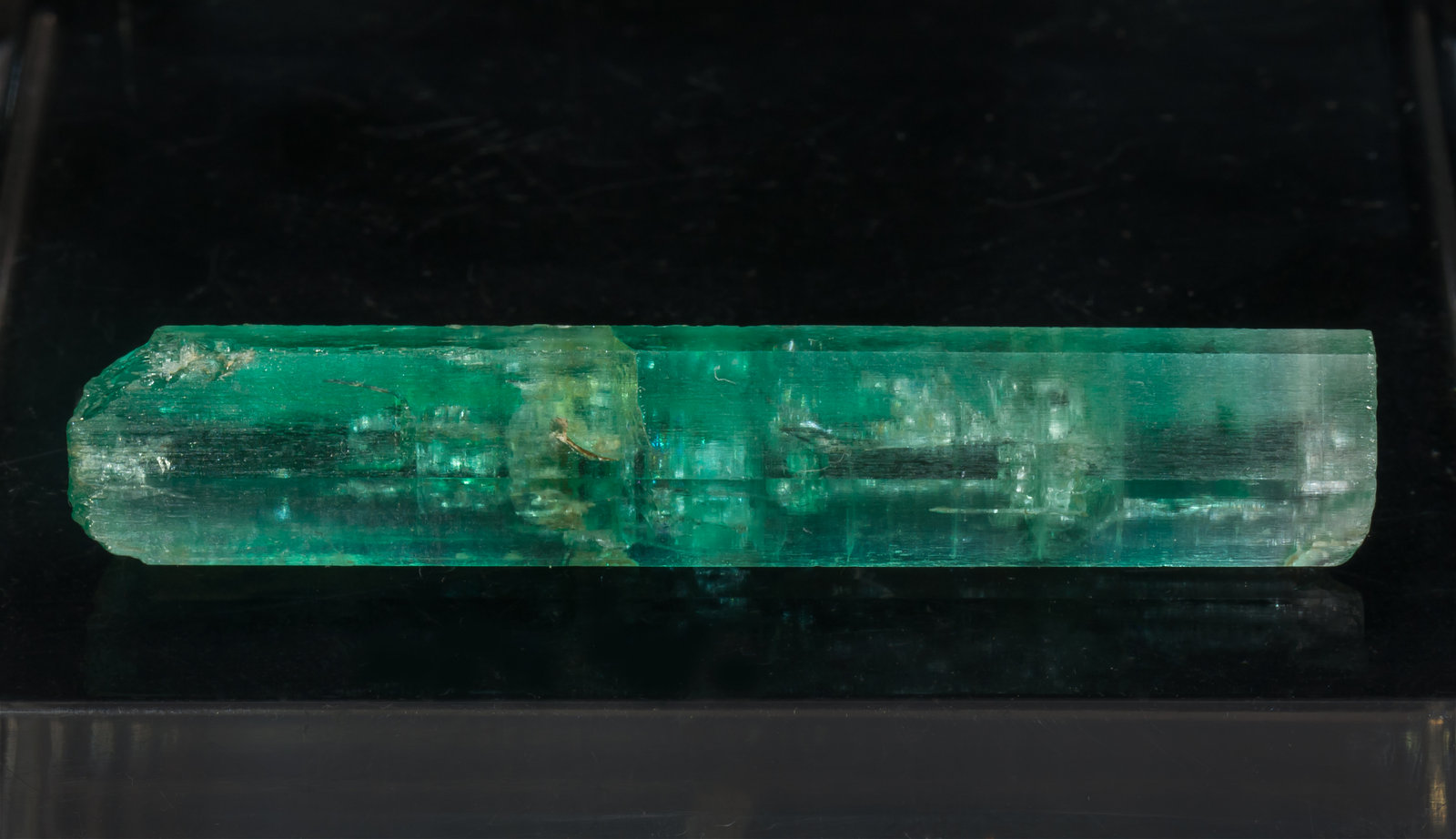 specimens/s_imagesAJ1/Beryl_emerald-MA87AJ1f.jpg