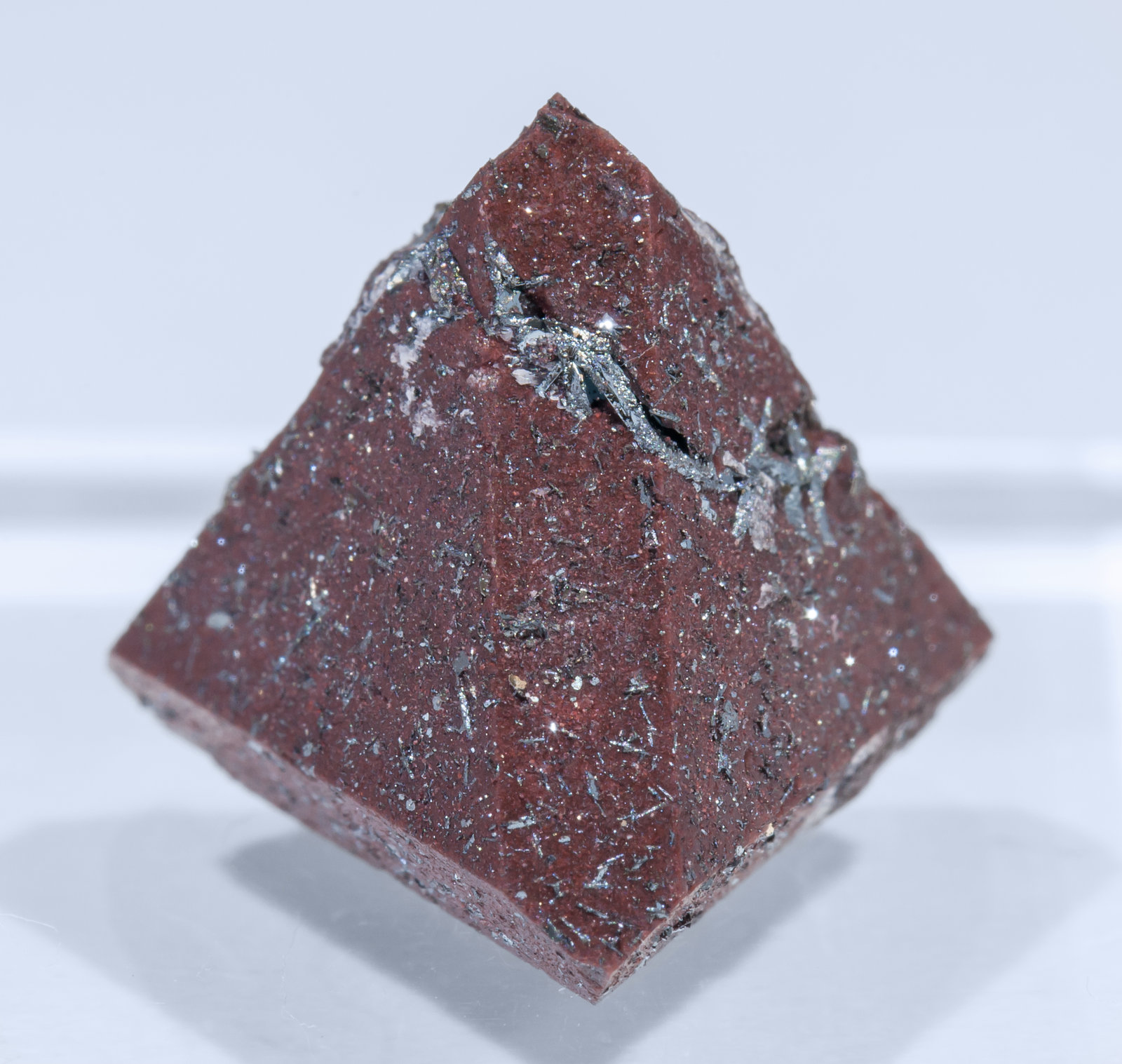 specimens/s_imagesAJ2/Zunyite-NG37AJ2r.jpg