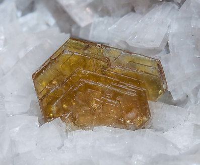 Hydroxylbastn�site-(Ce) and Dolomite. 