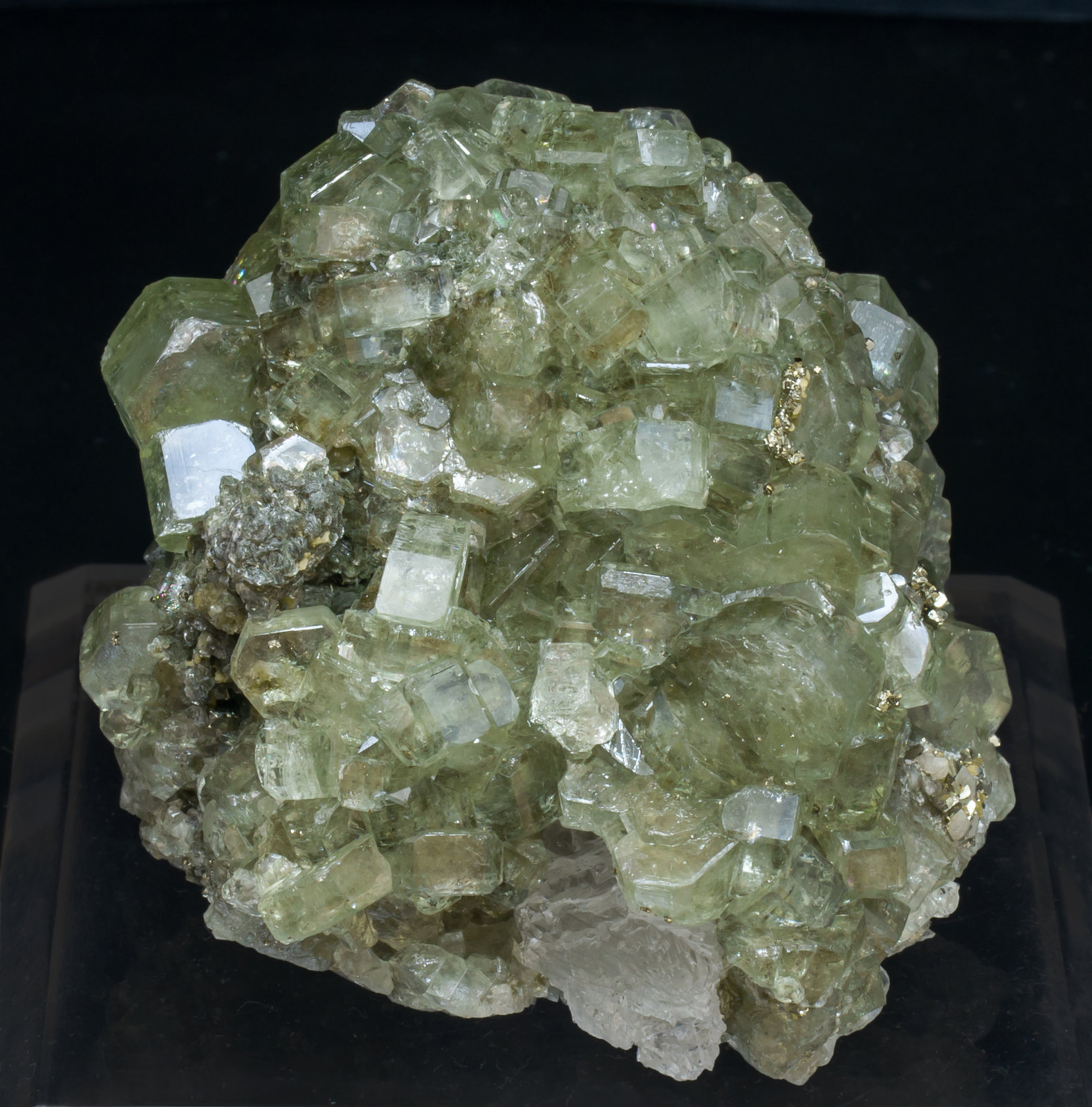 specimens/s_imagesAJ5/Fluorapatite-NT92AJ5f.jpg