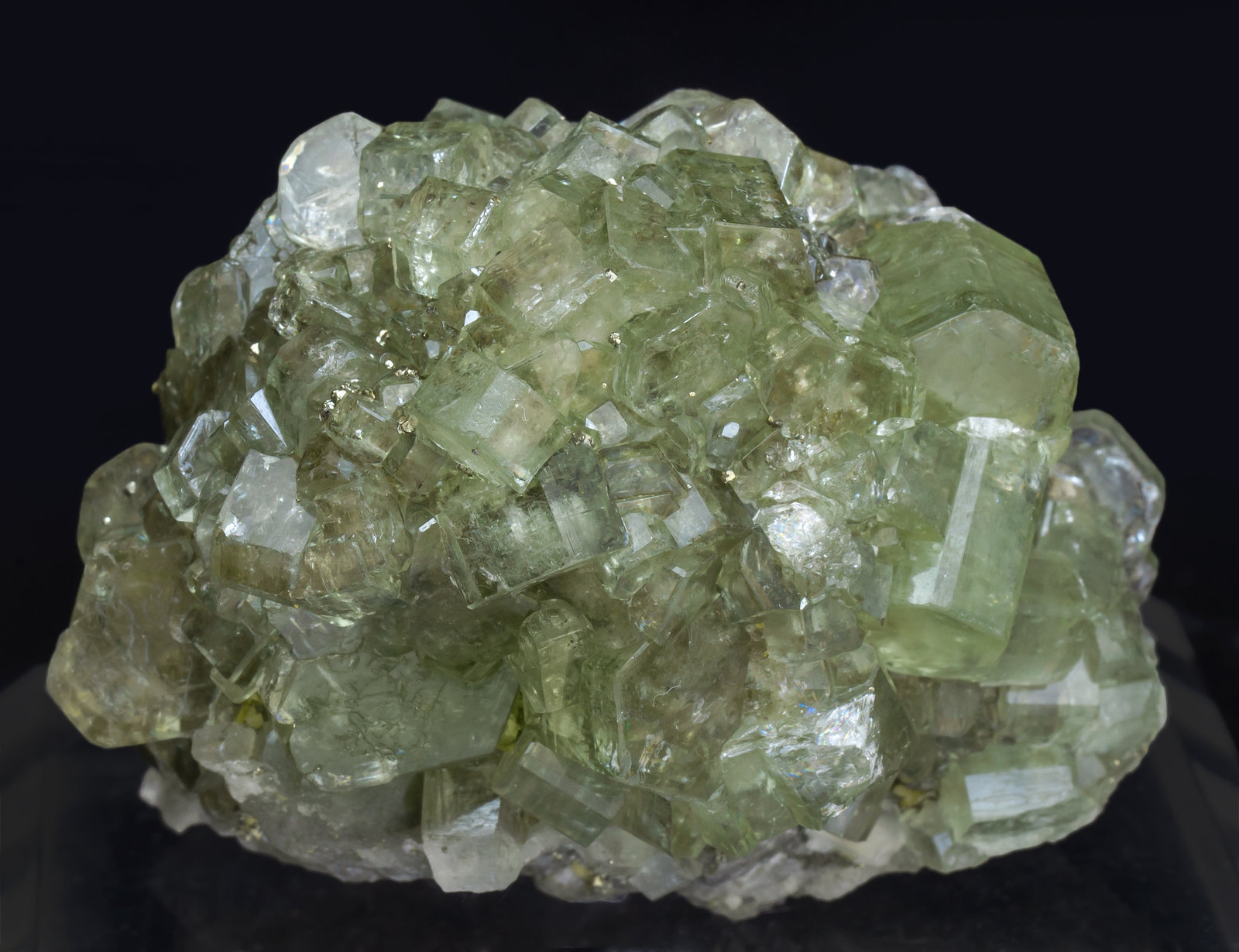 specimens/s_imagesAJ5/Fluorapatite-NT92AJ5r.jpg