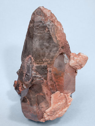 Quartz (variety smoky) with Albite. Side