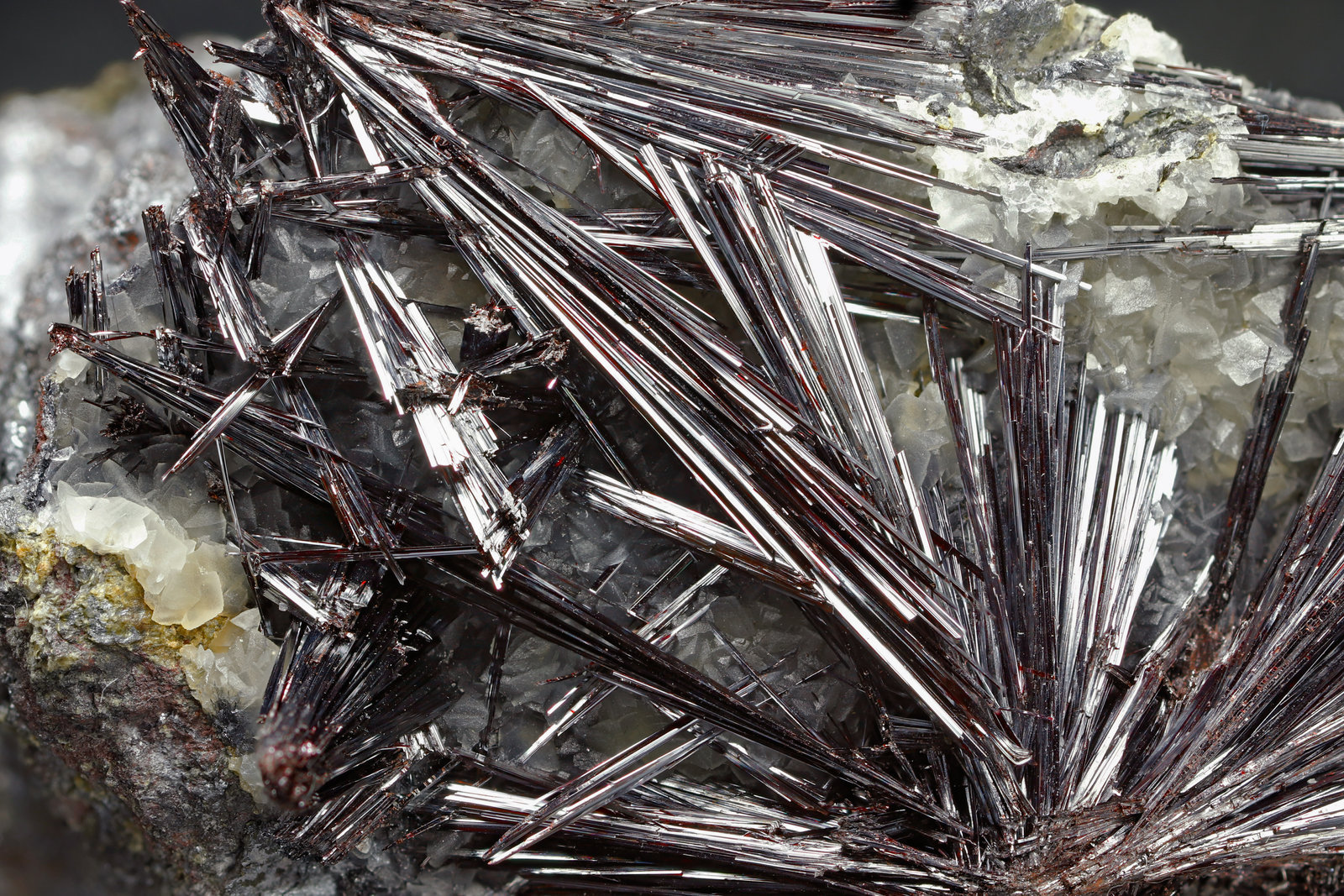 specimens/s_imagesAJ6/Kermesite-EP69AJ6d1.jpg