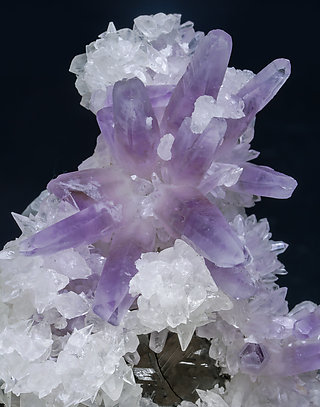 Quartz (variety amethyst) with Calcite and Sphalerite. 