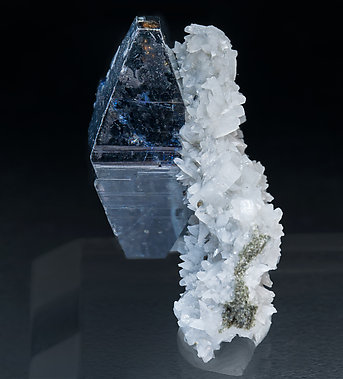 Anatase on Albite. Side