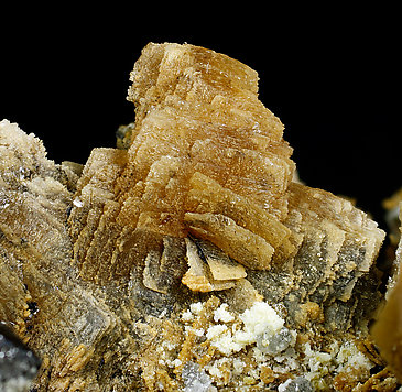 Roweite with Olshanskyite, Magnetite and Andradite. 