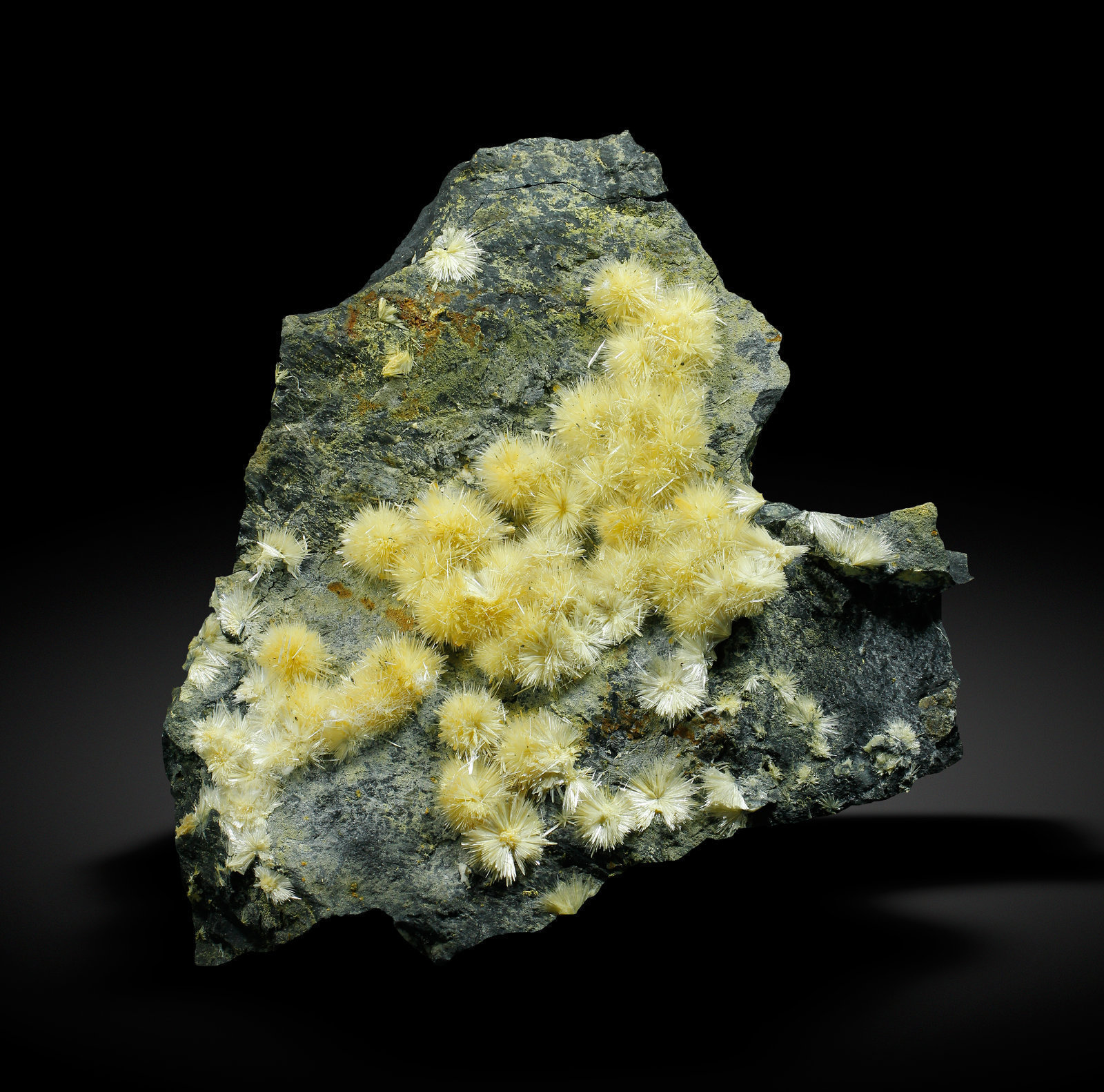 specimens/s_imagesAJ9/Valentinite-EA92AJ9_8905_f.jpg
