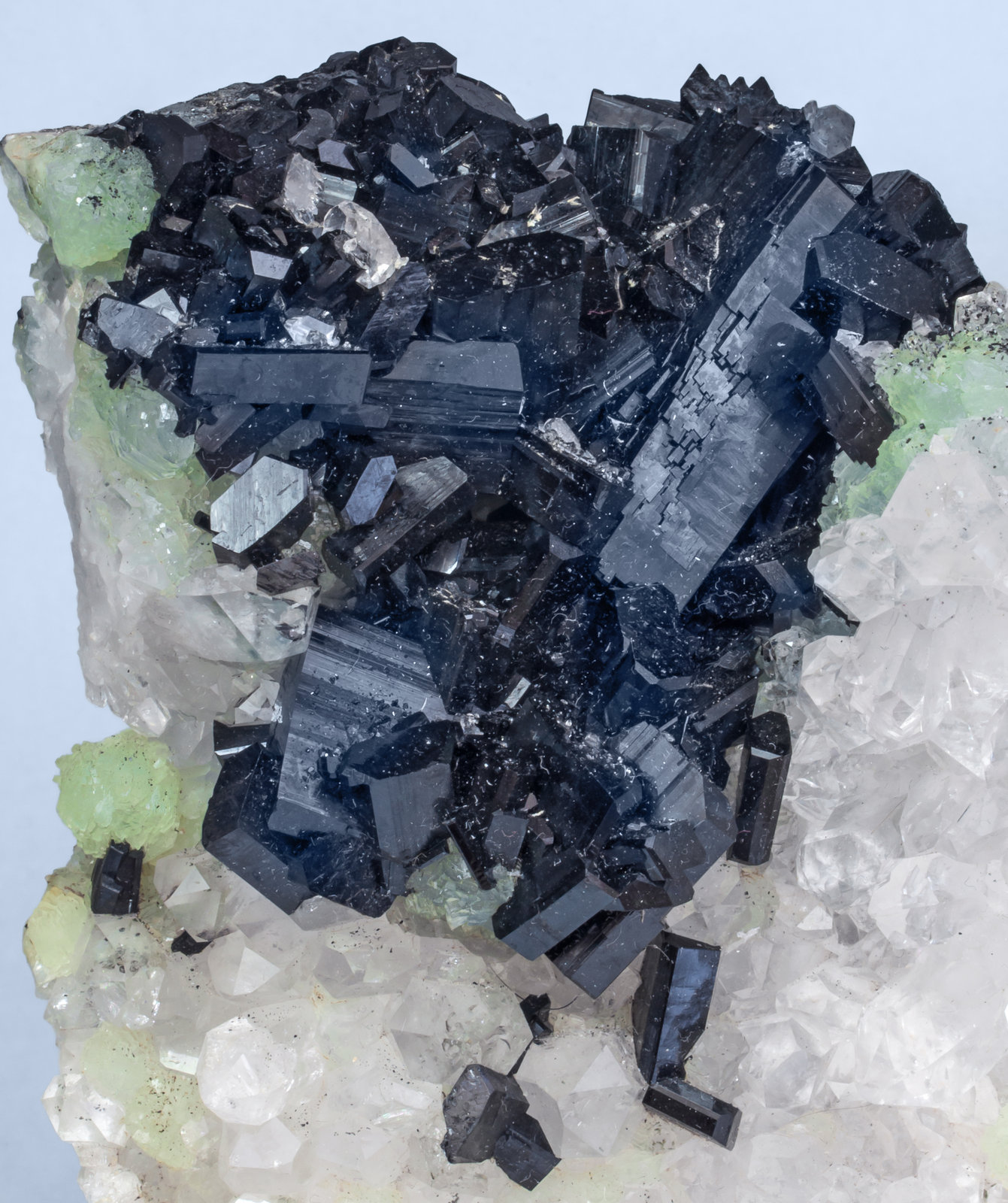 specimens/s_imagesAK0/Babingtonite-MD89AK0d.jpg