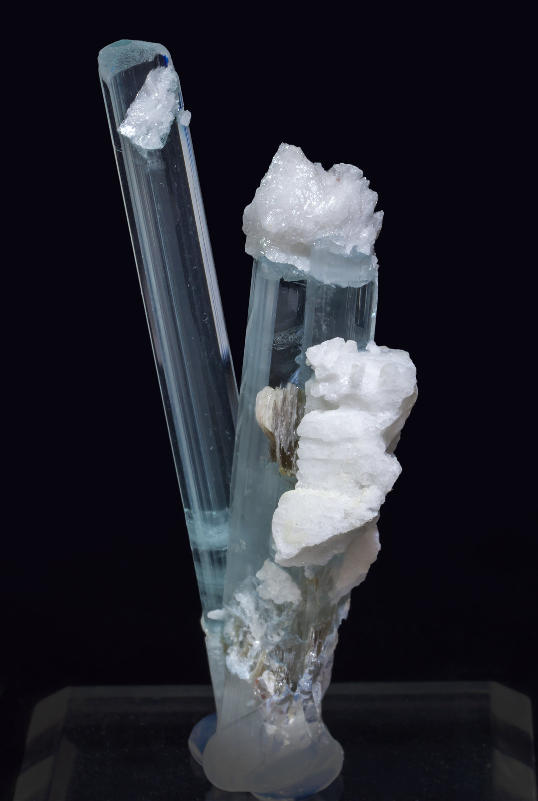 specimens/s_imagesAK0/Beryl_aquamarine-LL93AK0r.jpg