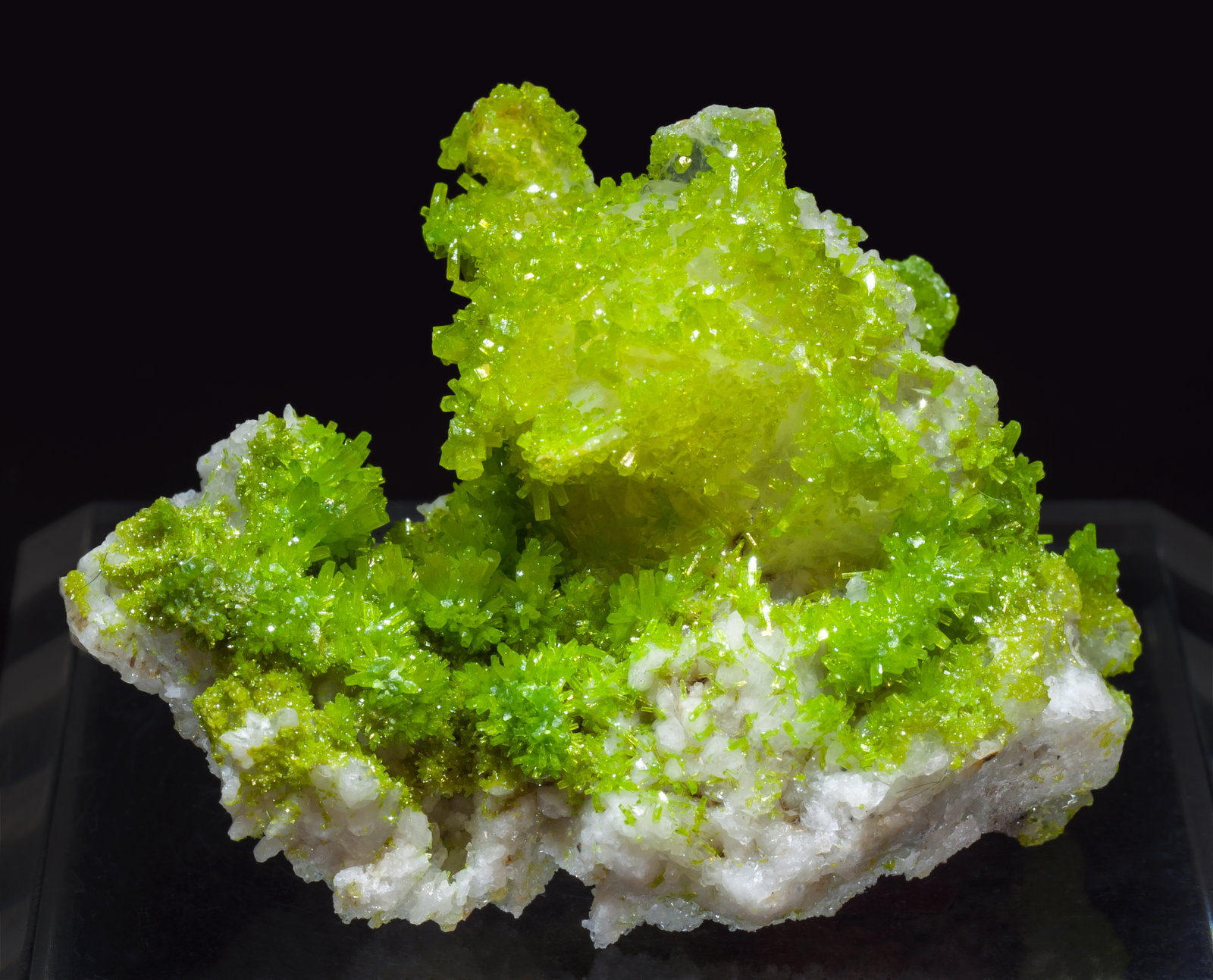 specimens/s_imagesAK1/Pyromorphite-EH98AK1f.jpg