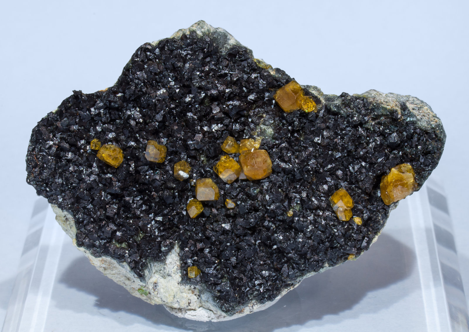 specimens/s_imagesAK3/Andradite_topazolite-T98HAK3f.jpg