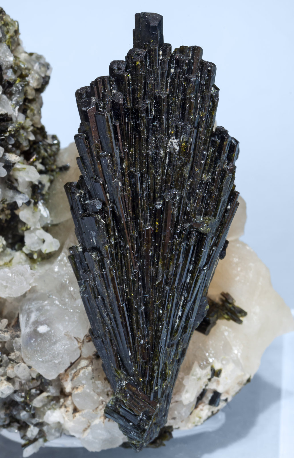 specimens/s_imagesAK4/Epidote-MA97AK4d.jpg