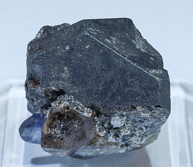 Alabandite with Zoisite (variety tanzanite) and Quartz. Side