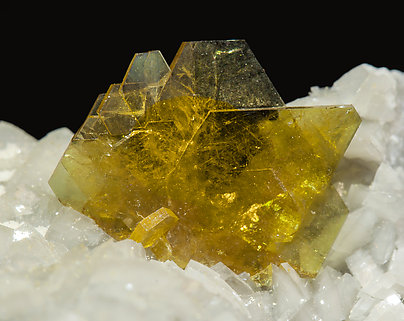 Hydroxylbastn�site-(Ce) with Dolomite. 