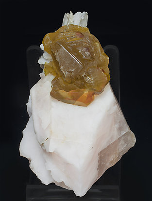 Sphalerite with Calcite. 