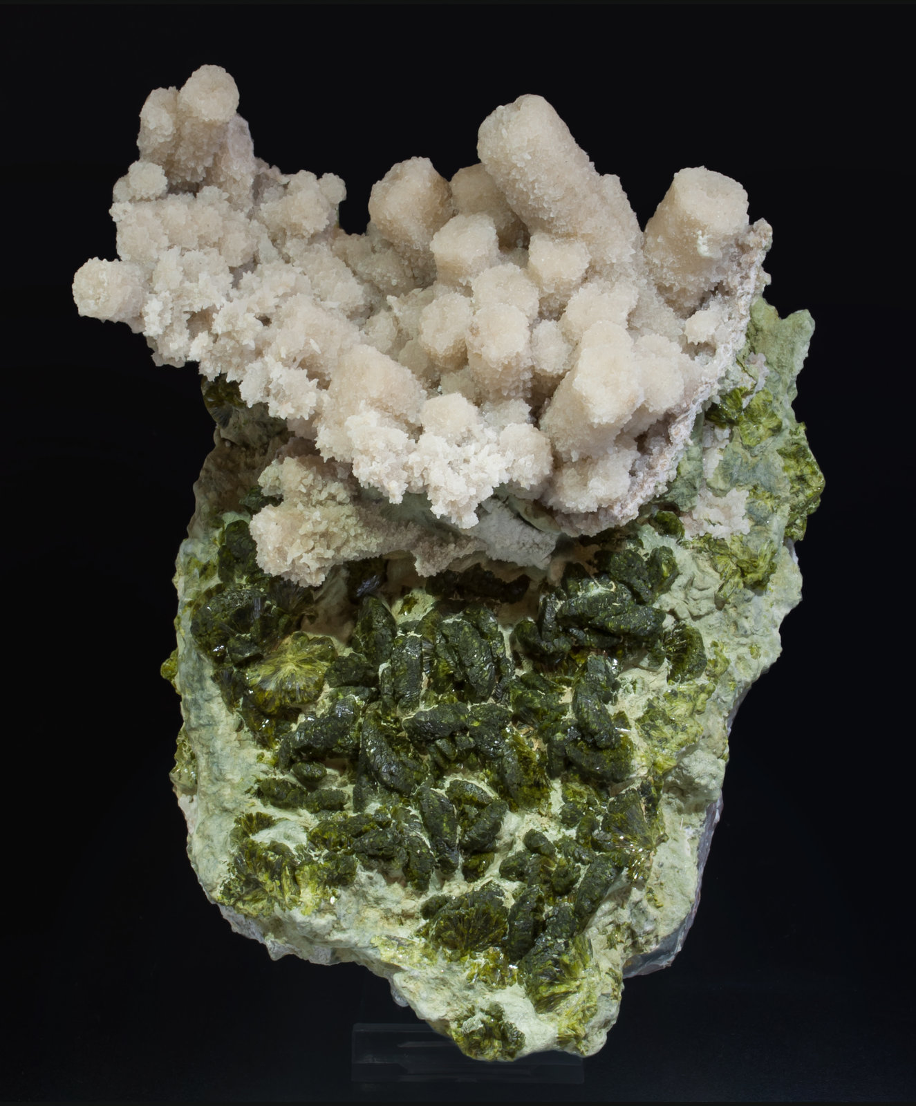 specimens/s_imagesAK8/Calcite-ER92AK8f.jpg
