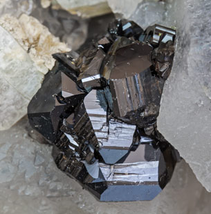 Cassiterite with Quartz, Fluorapatite and Arsenopyrite. 