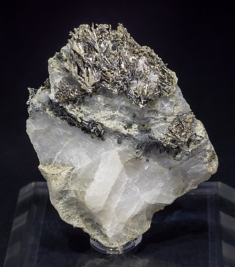 Allargentum with Byssolite. 