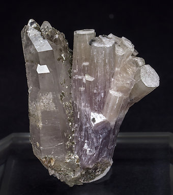 Fluorapatite with Quartz, Muscovite and Chlorite. Front